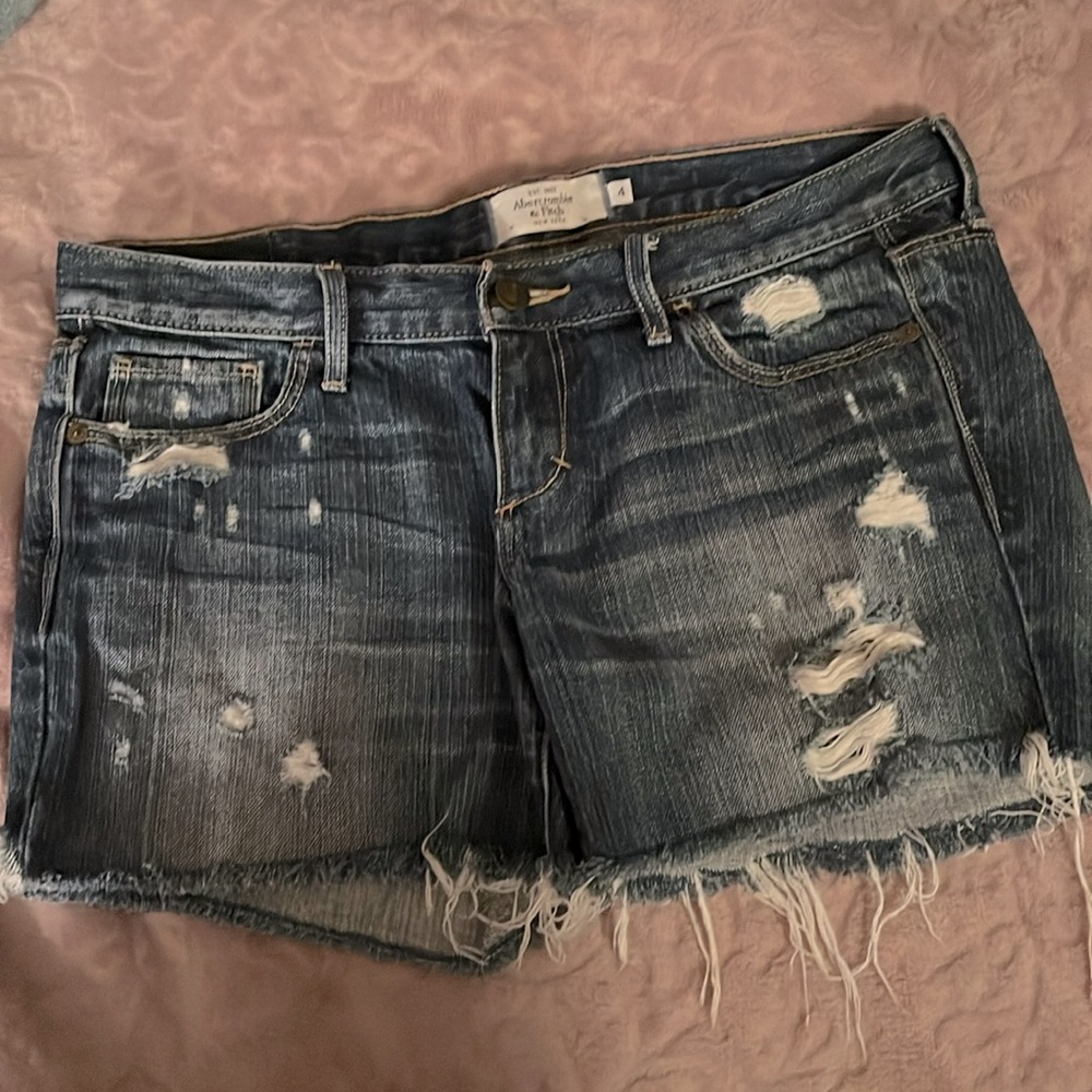 EUC- Abercrombie and Fitch Jean shorts size 4